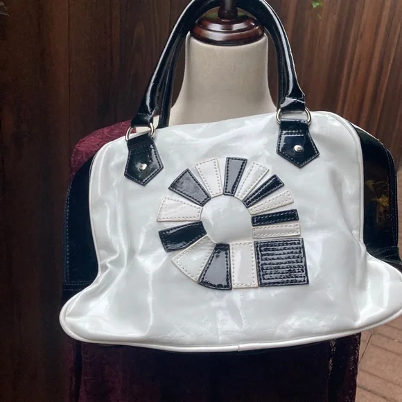 AKDMKS Black and White Handbag - Picture 8 of 9